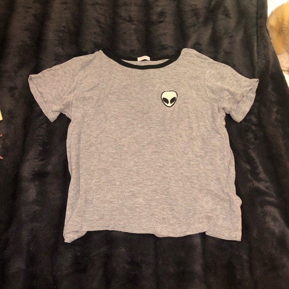 Brandy Melville alien T-shirt - Picture 2 of 4